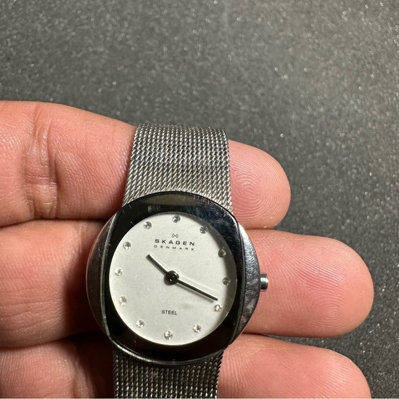 Skagen Denmark Steel Ladies Quartz Watch Silvertone White Diamond Dial  Working - Picture 3 of 9